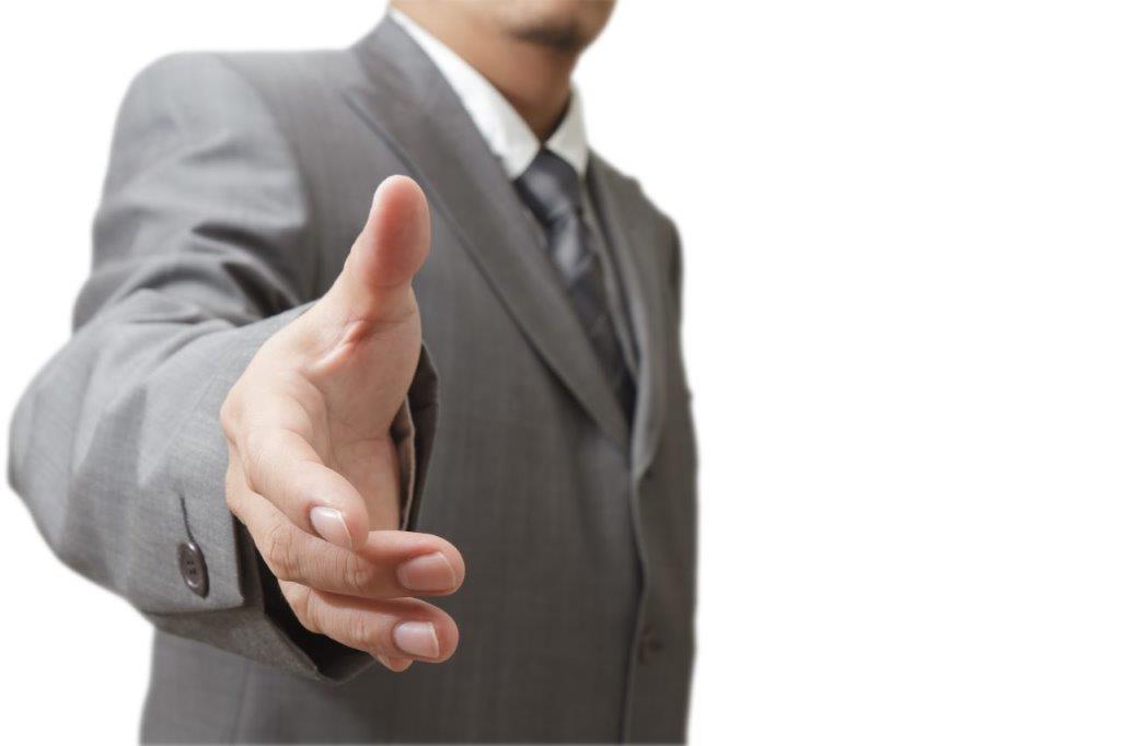 young-stylish-businessman_fkkGiKHu.jpg